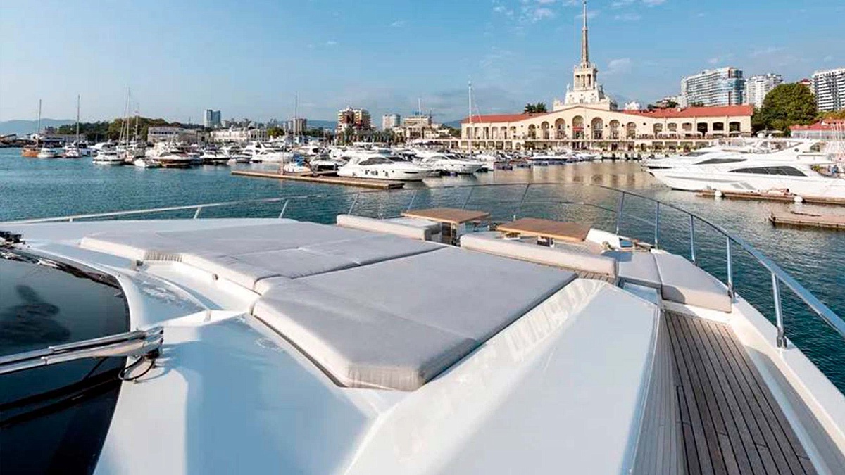 Аренда мегаяхты FERRETTI 920 Lady F в Сочи